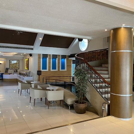 Circle Inn Hotel And Suites Bacolod Esterno foto