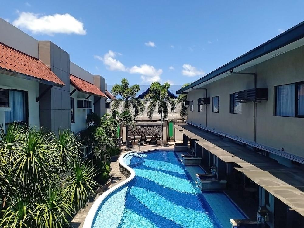 Circle Inn Hotel And Suites Bacolod Esterno foto