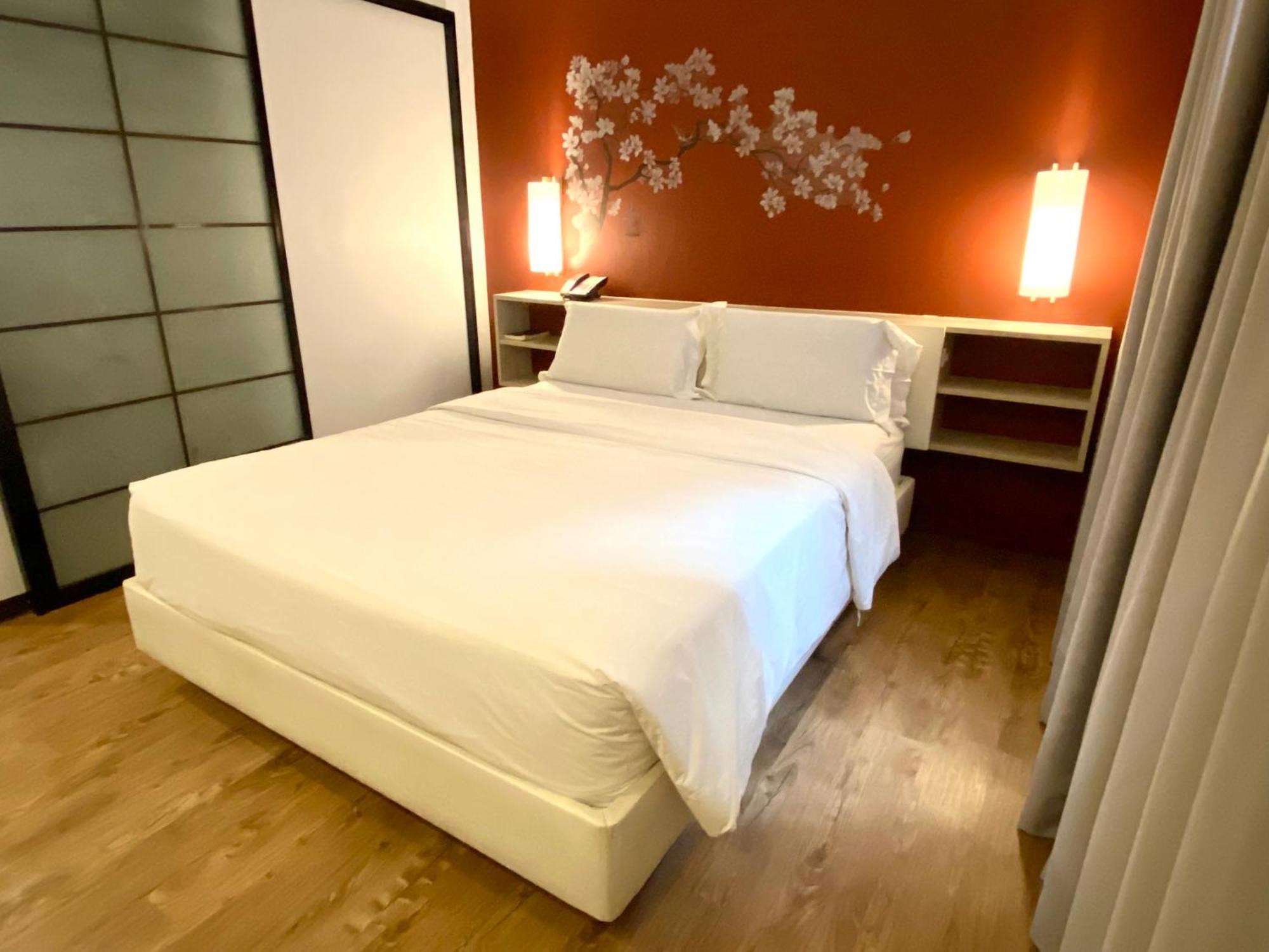 Circle Inn Hotel And Suites Bacolod Esterno foto