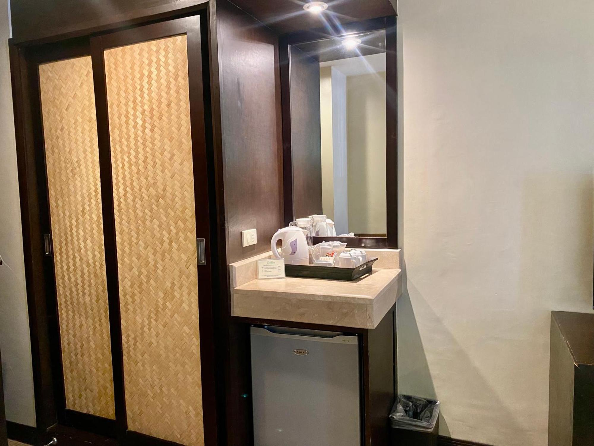 Circle Inn Hotel And Suites Bacolod Esterno foto