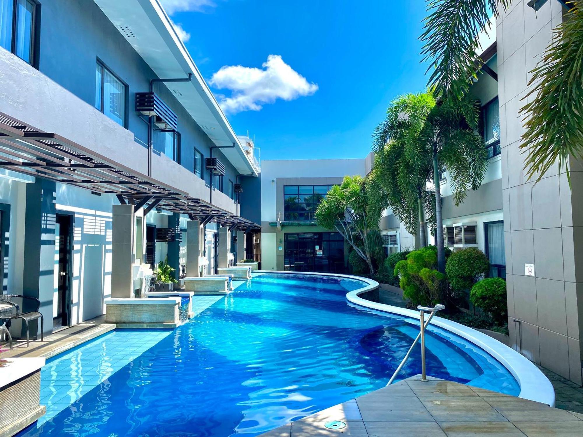 Circle Inn Hotel And Suites Bacolod Esterno foto