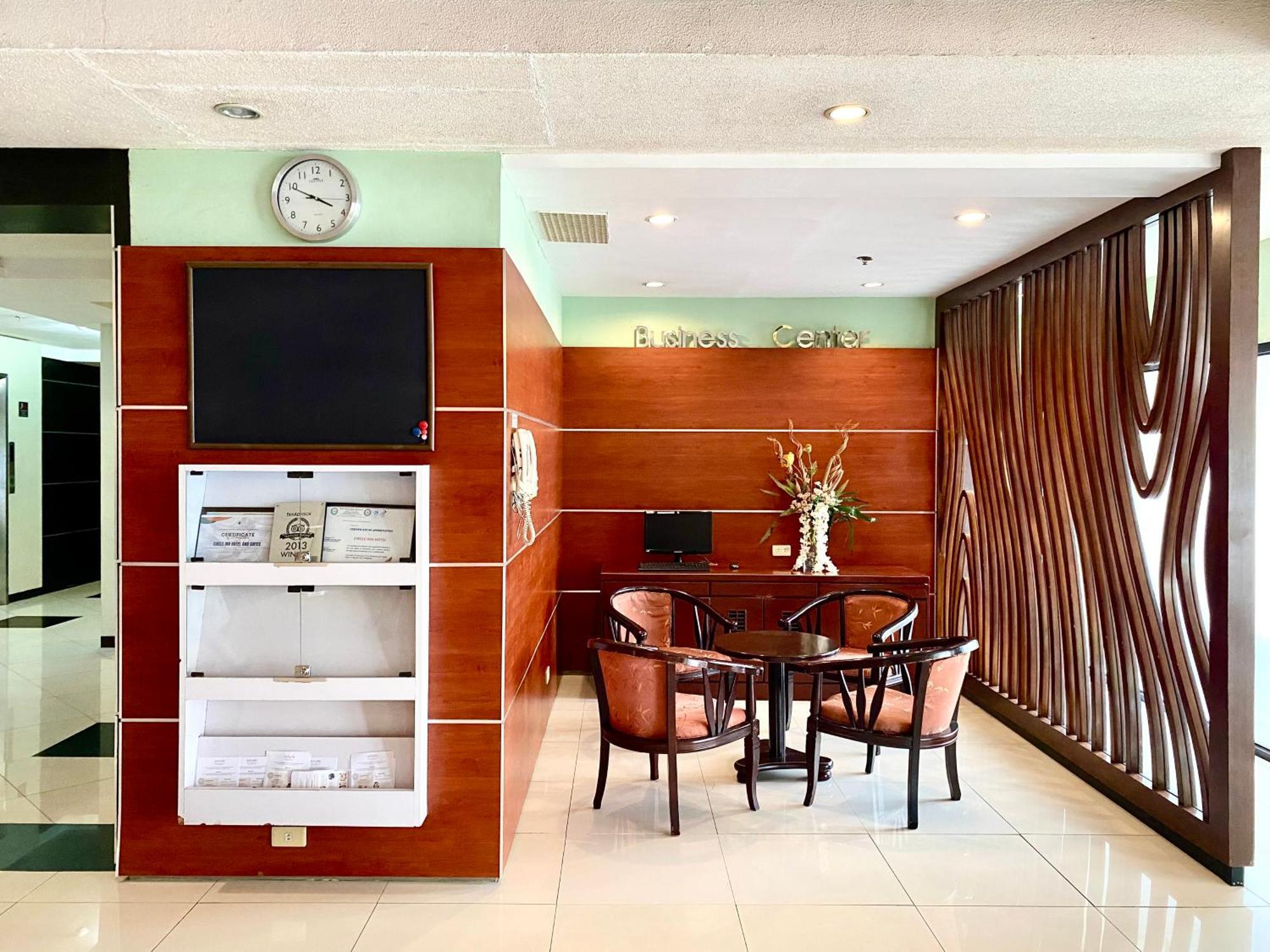 Circle Inn Hotel And Suites Bacolod Esterno foto