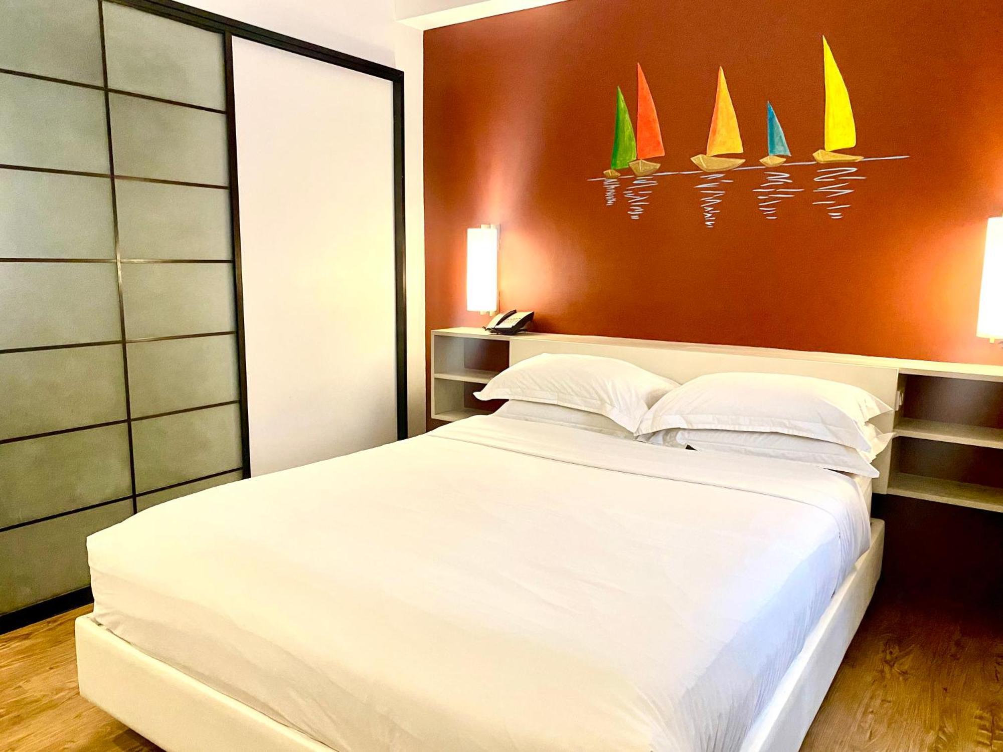 Circle Inn Hotel And Suites Bacolod Esterno foto