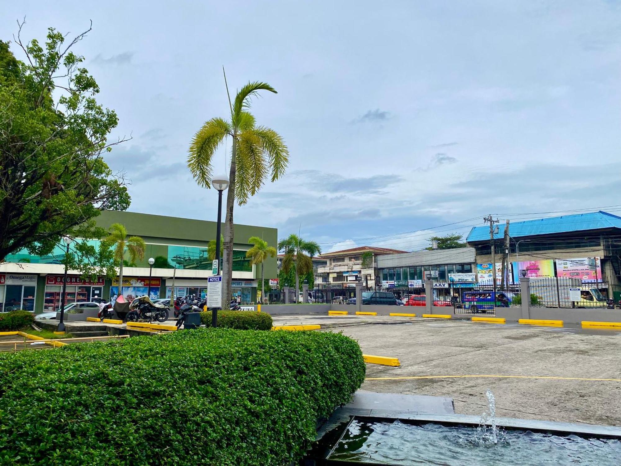 Circle Inn Hotel And Suites Bacolod Esterno foto