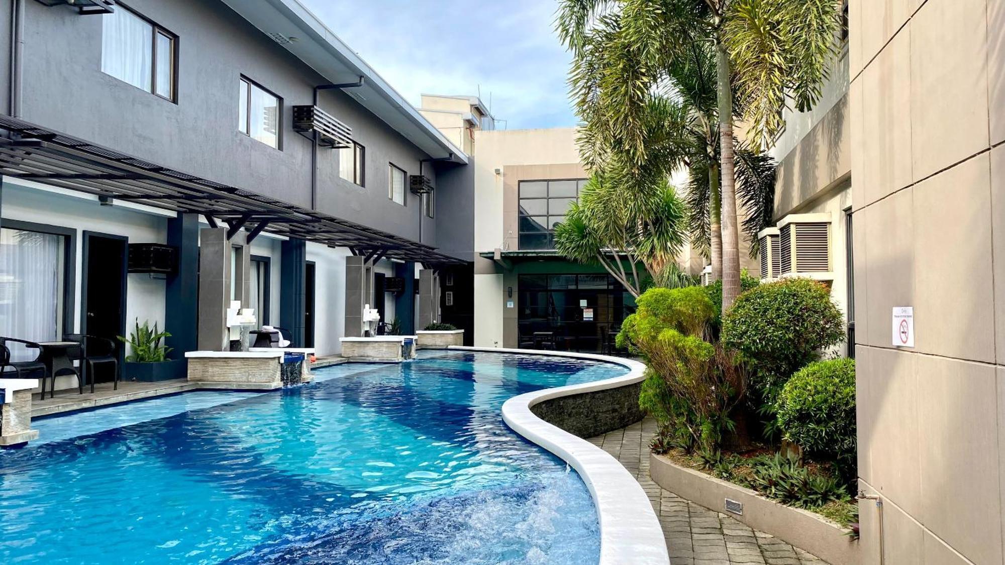 Circle Inn Hotel And Suites Bacolod Esterno foto