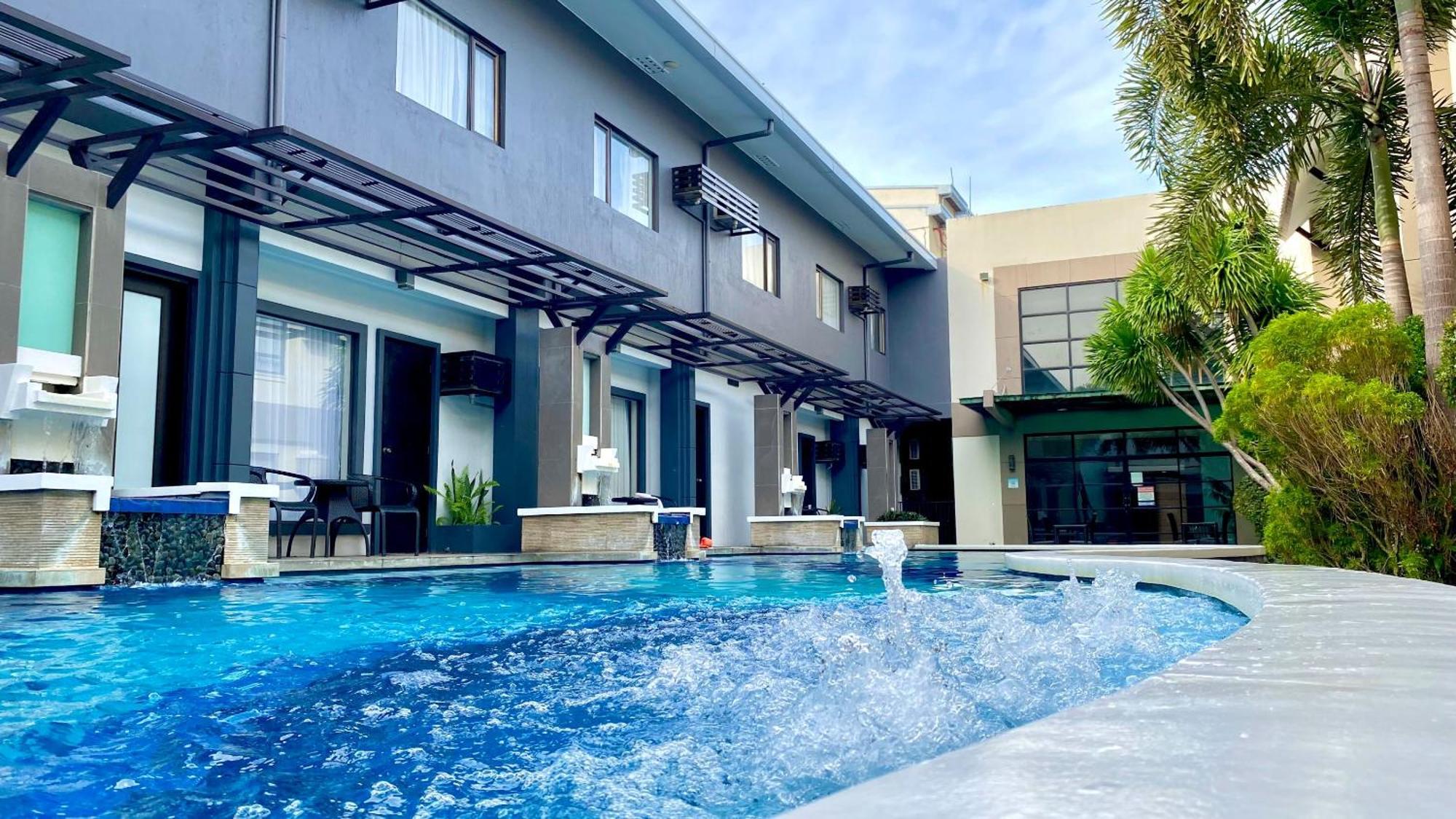 Circle Inn Hotel And Suites Bacolod Esterno foto