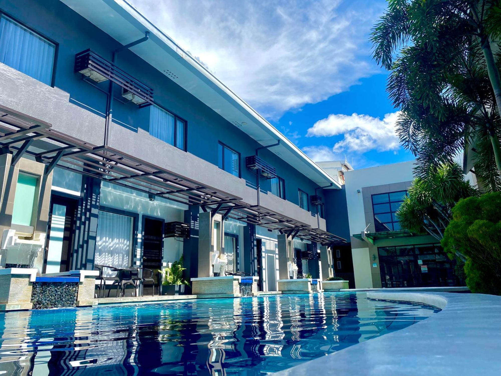Circle Inn Hotel And Suites Bacolod Esterno foto