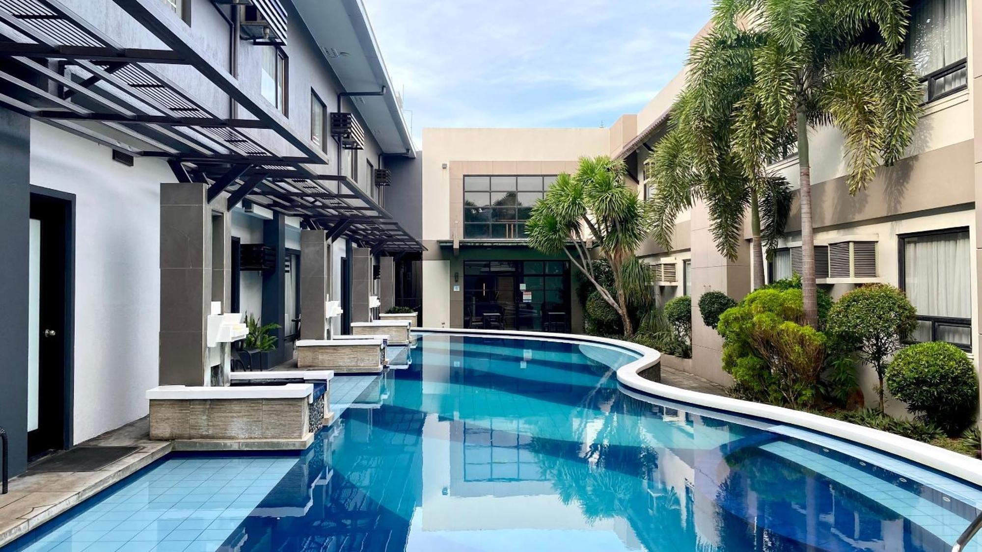 Circle Inn Hotel And Suites Bacolod Esterno foto
