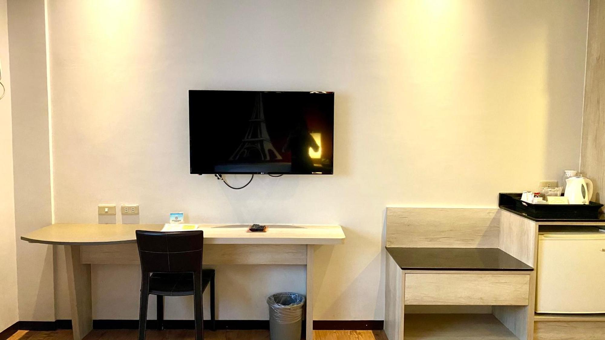 Circle Inn Hotel And Suites Bacolod Esterno foto
