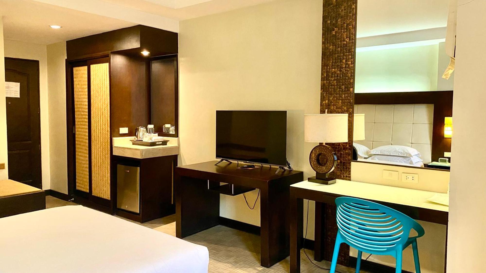 Circle Inn Hotel And Suites Bacolod Esterno foto