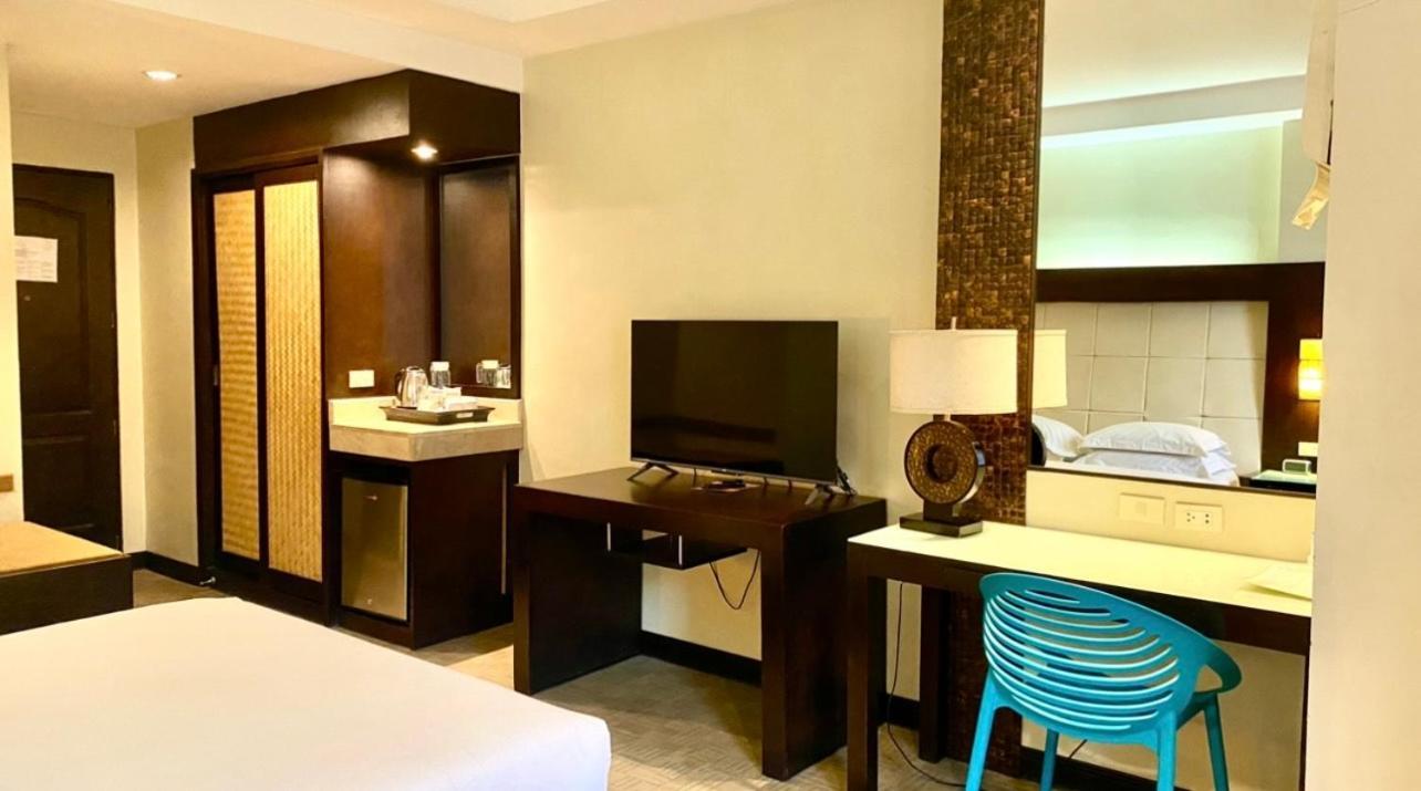 Circle Inn Hotel And Suites Bacolod Esterno foto