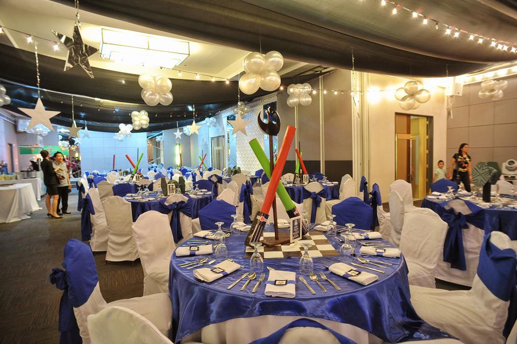 Circle Inn Hotel And Suites Bacolod Esterno foto