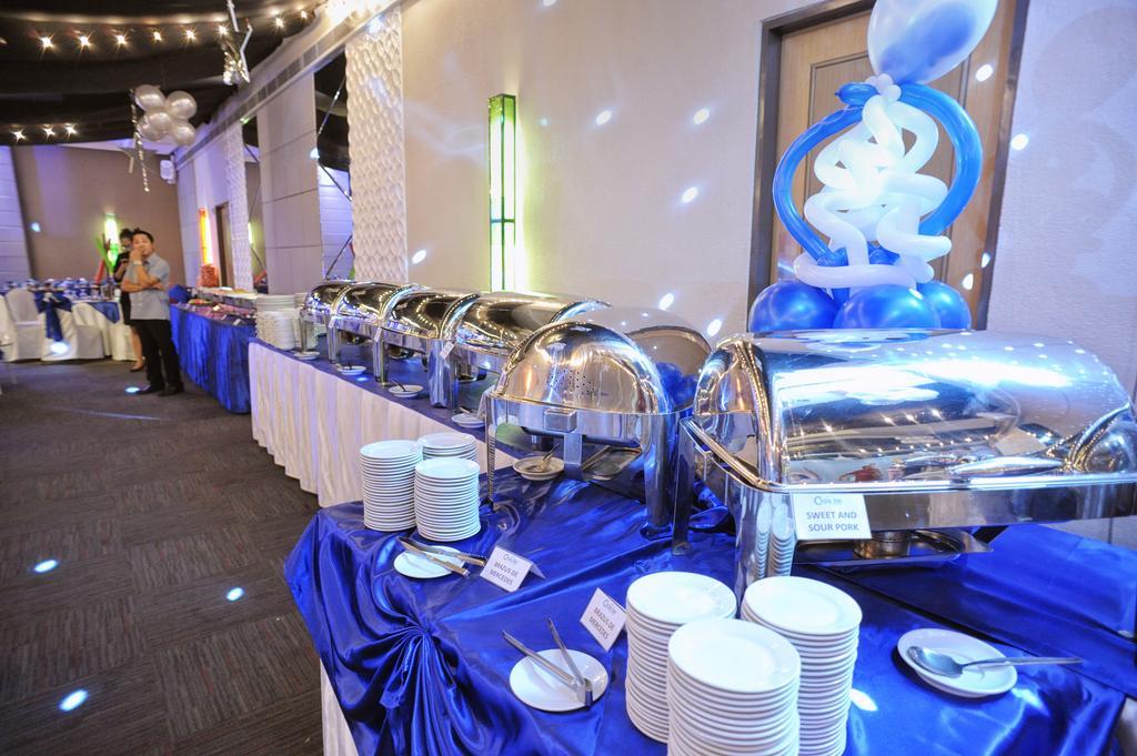Circle Inn Hotel And Suites Bacolod Esterno foto