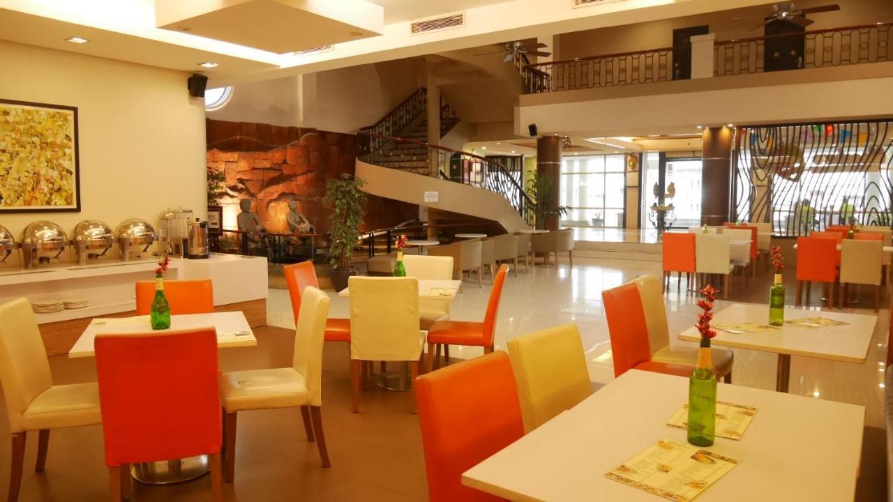 Circle Inn Hotel And Suites Bacolod Esterno foto