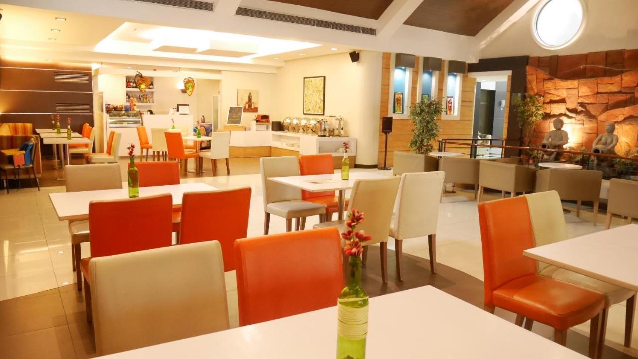 Circle Inn Hotel And Suites Bacolod Esterno foto