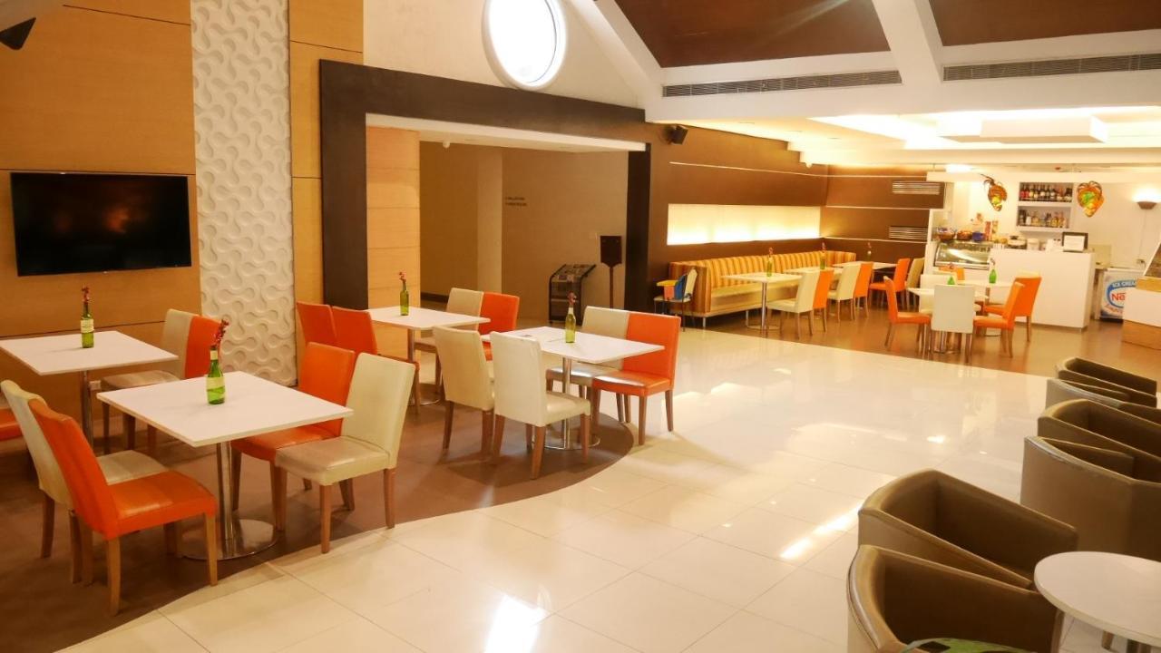 Circle Inn Hotel And Suites Bacolod Esterno foto