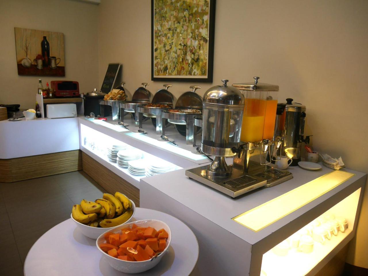 Circle Inn Hotel And Suites Bacolod Esterno foto