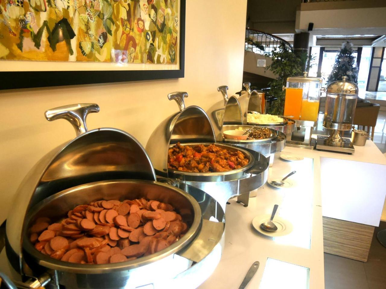Circle Inn Hotel And Suites Bacolod Esterno foto