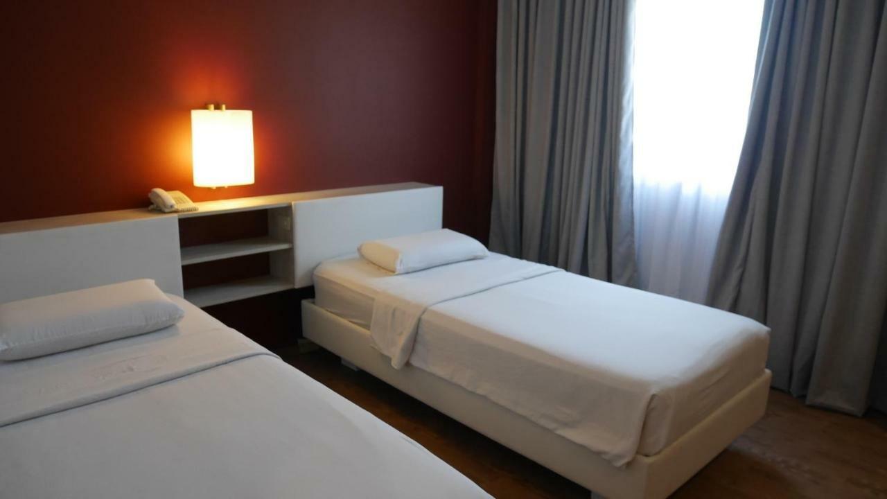 Circle Inn Hotel And Suites Bacolod Esterno foto