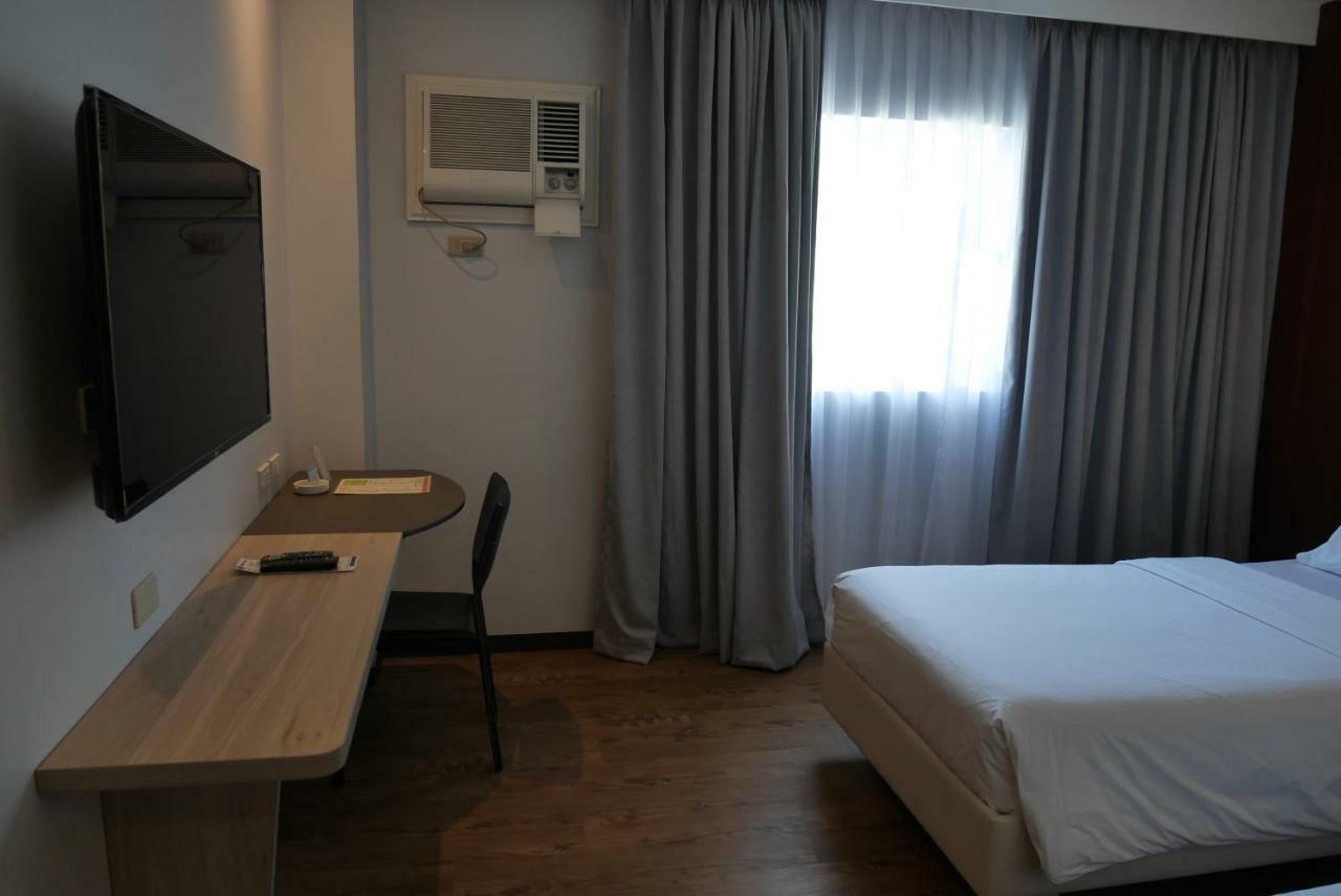 Circle Inn Hotel And Suites Bacolod Esterno foto